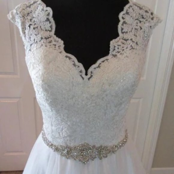 BRAND NEW! NEVER WORN! Allure 2851 Wedding Dress (Size 10, Champagne and Ivory) - Picture 4 of 15